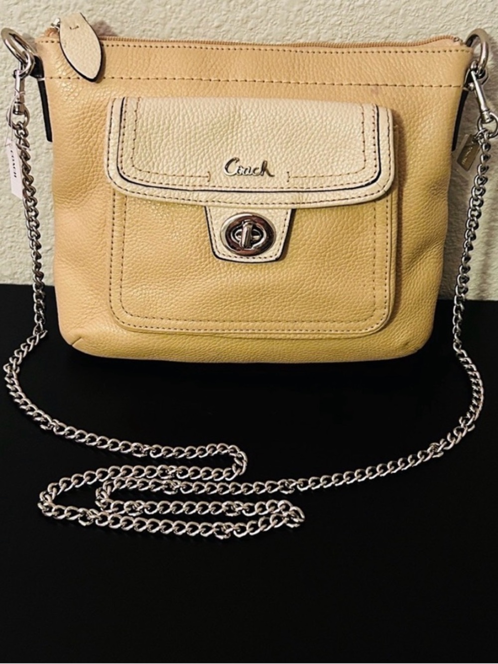 Coach cream & chalk Pebbled Leather Crossbody with new with tags chain strap